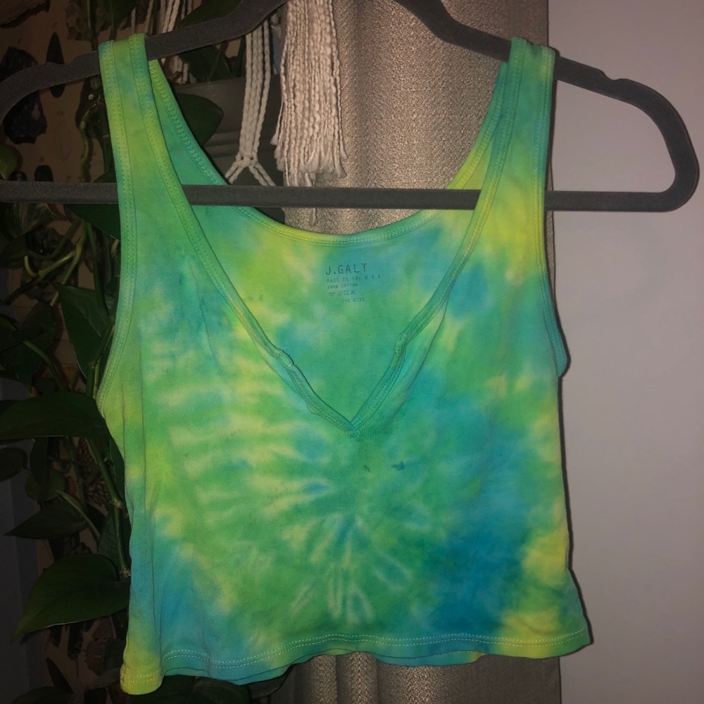 Brandy tank with slit